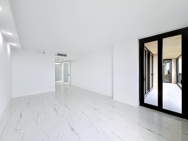 Building Photo - 2480 Presidential Way