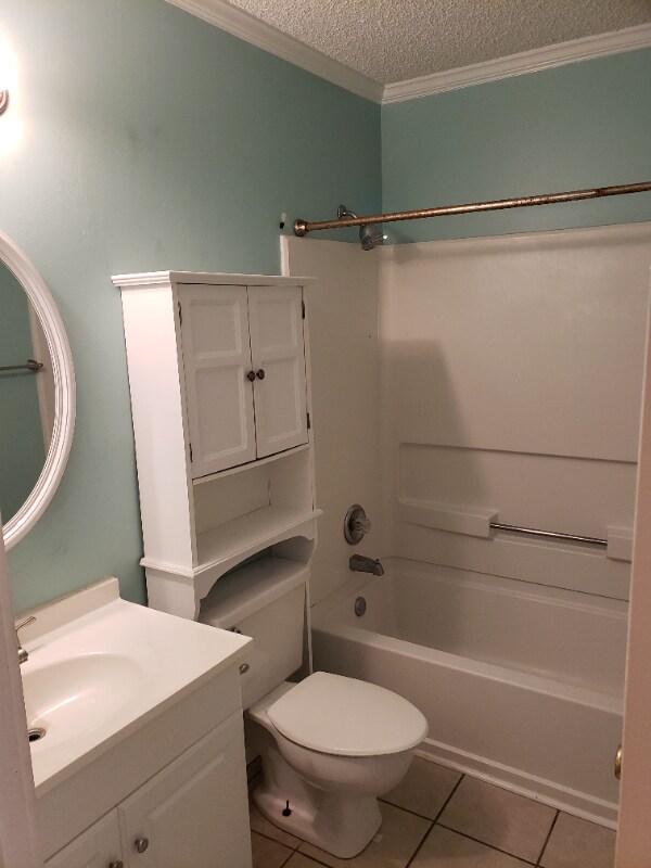 Building Photo - 4015 Fairway Dr