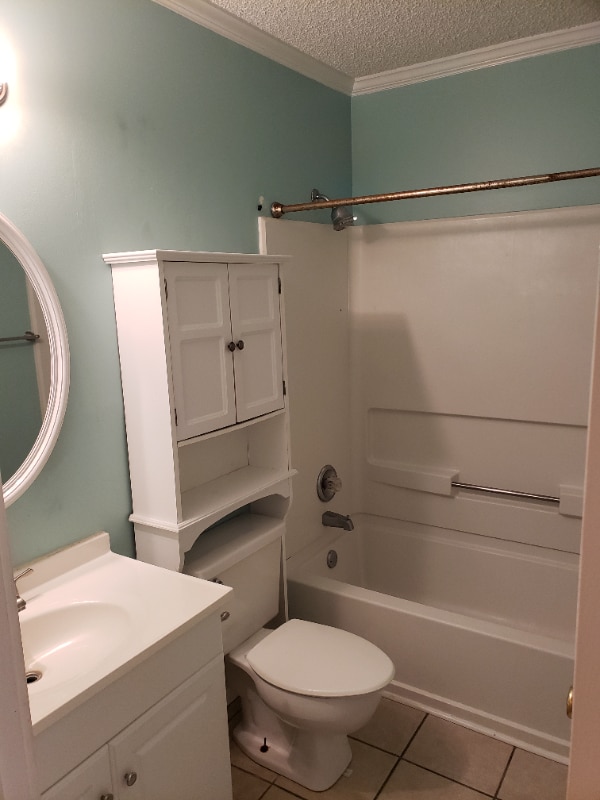 Building Photo - 4015 Fairway Dr