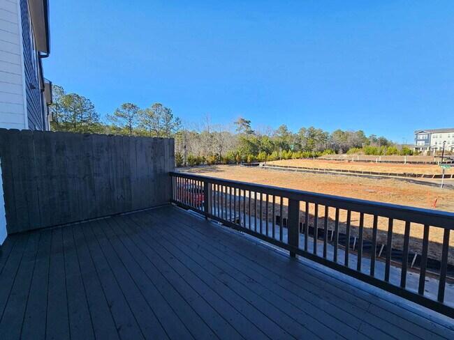 Building Photo - 4 Silver Ln