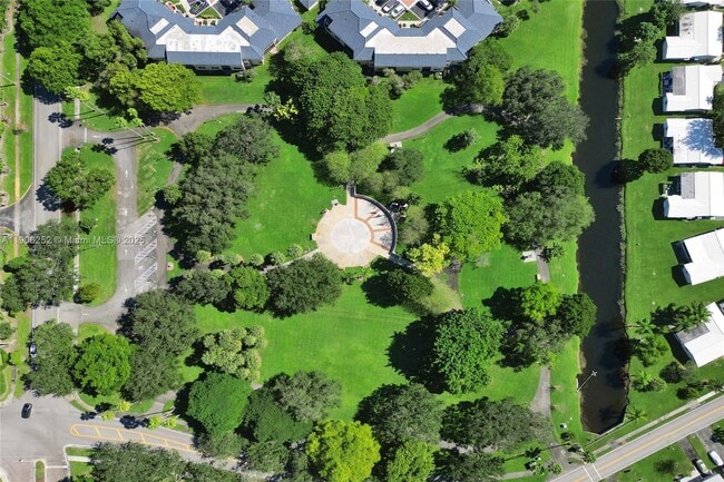 Building Photo - 8137 NW 17th Manor