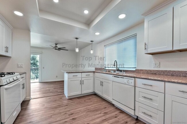 Building Photo - ***Beautiful 6 bed / 3 bath / 2,113 sqft H...