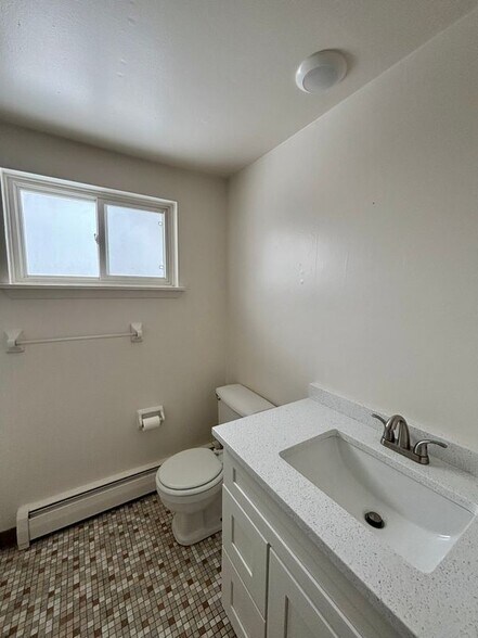 Building Photo - 18 Losson Garden Dr