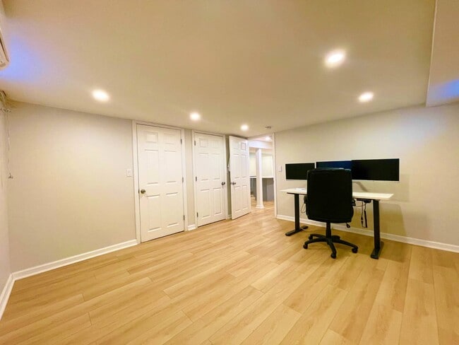 Building Photo - 278 Devonshire Dr