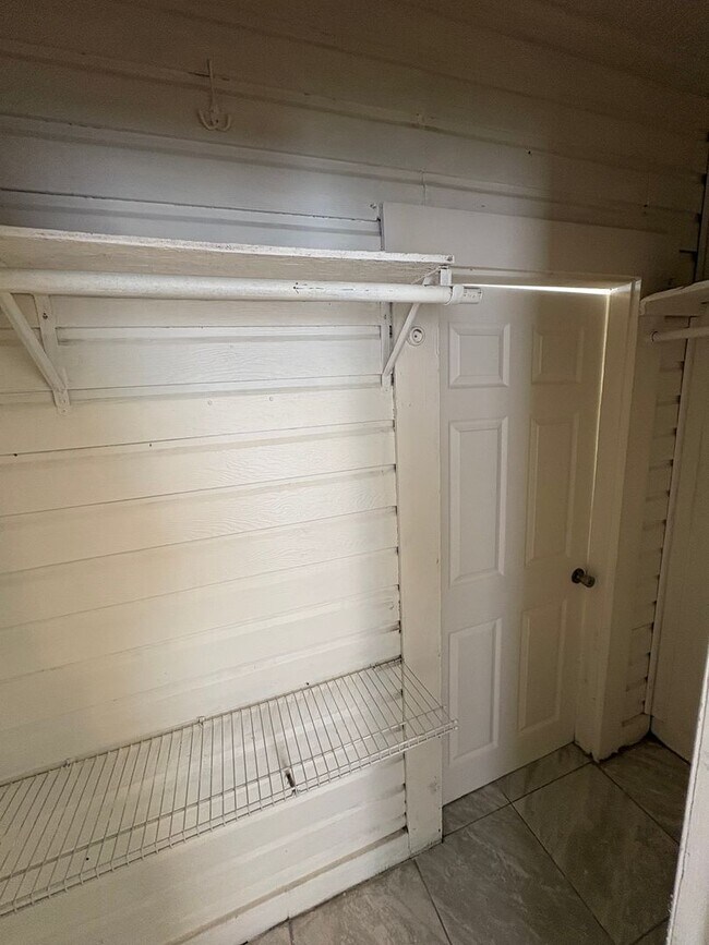 Building Photo - 4093