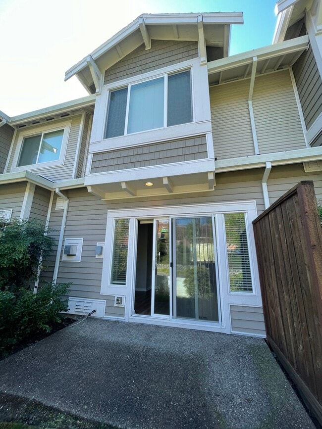 Building Photo - Stylish 2br/2.5ba Townhome with 2-car tand...