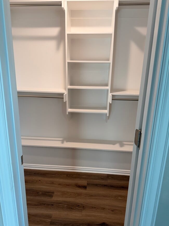 Building Photo - 713 Pemberly