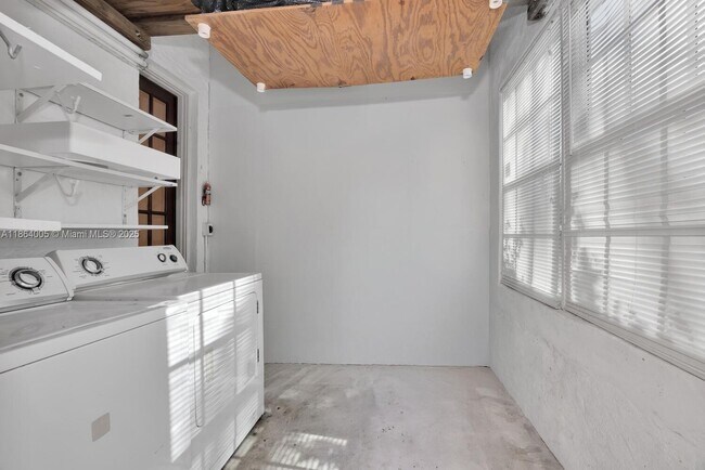 Building Photo - 46 Montilla Ave