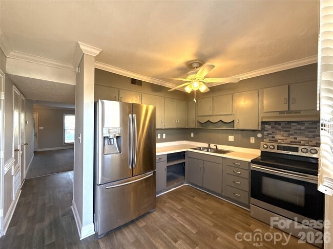 Building Photo - 7906 Oak Meadow Ct