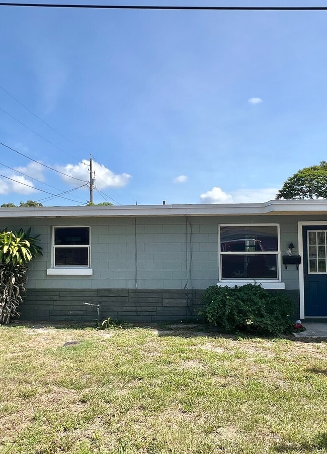 Primary Photo - 3400 Sunset Dr W