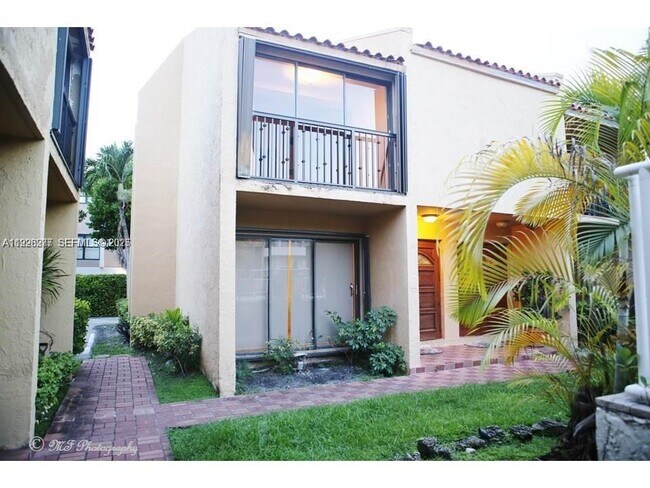 Building Photo - 1990 Brickell Ave