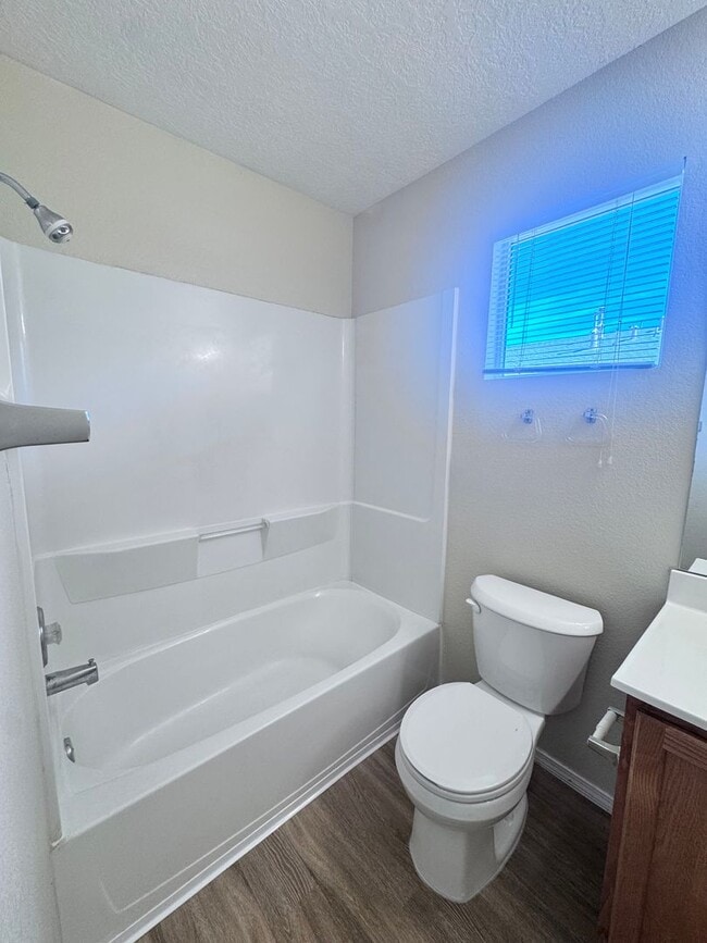 Building Photo - MOVE IN SPECIAL!! HALF OFF-SECURITY DEPOSIT! 3 bed 2 bath home in Los Lunas