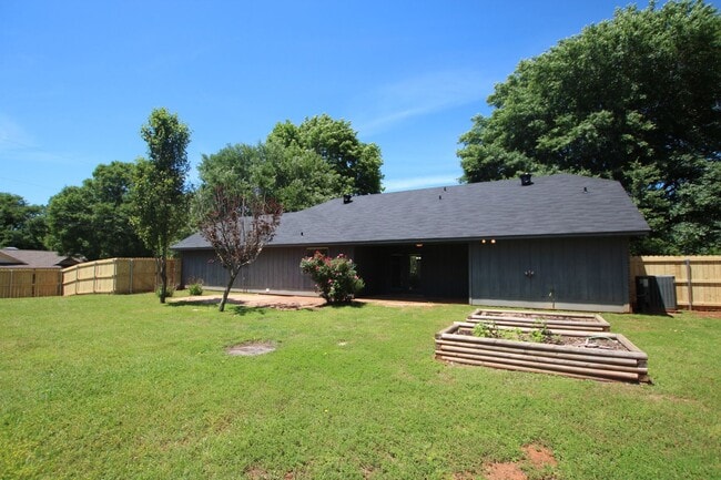 Building Photo - 1013 Blue Quail Dr
