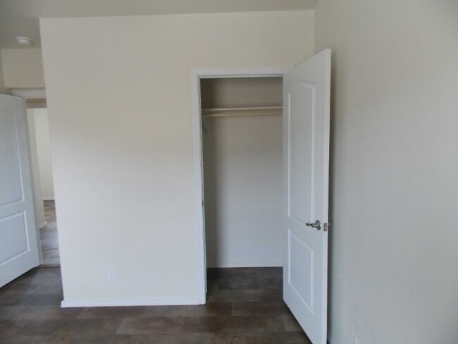 Building Photo - 302 W El Paso Ave