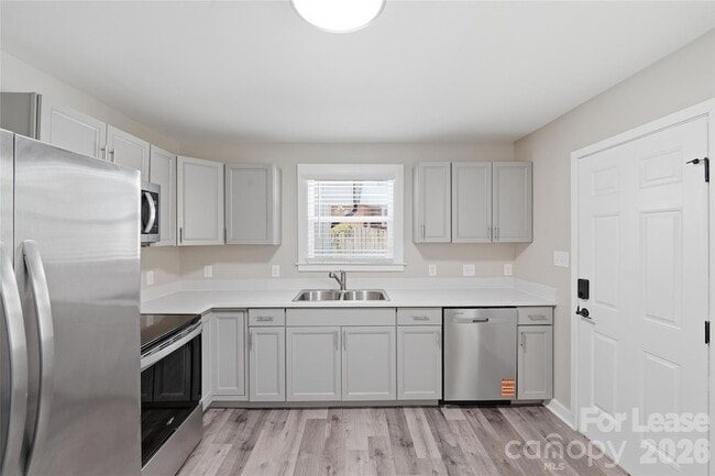 Building Photo - 2301 Shamrock Dr