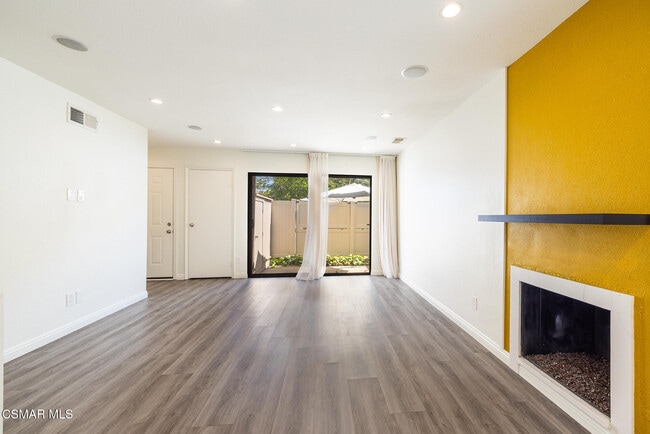 Building Photo - 28801 Conejo View Dr