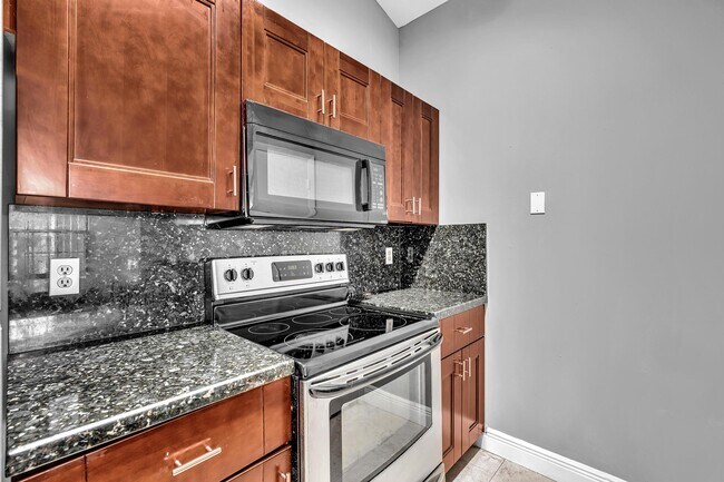 Building Photo - 2881 N Oakland Forest Dr