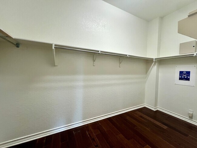 Building Photo - 9740 Innes Pl