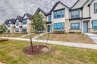 Building Photo - 4 Bed 3 Bath Luxurious Townhome in Frisco!