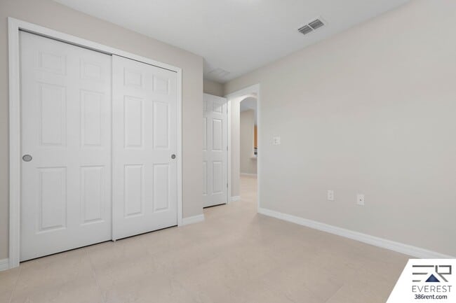 Building Photo - Brand New, fully fenced on a quiet cul-de-sac