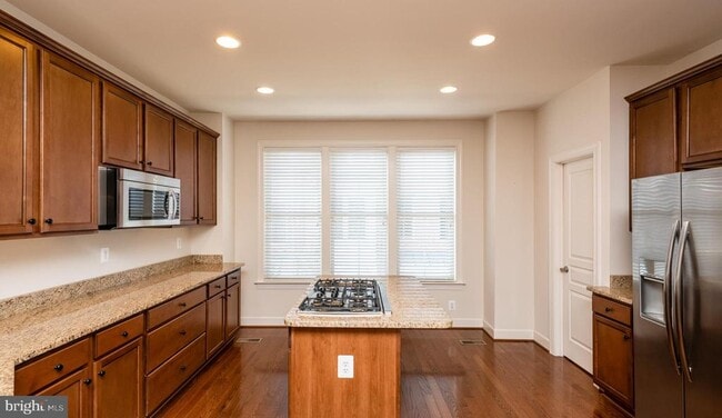 Building Photo - 3431 Kemper Rd