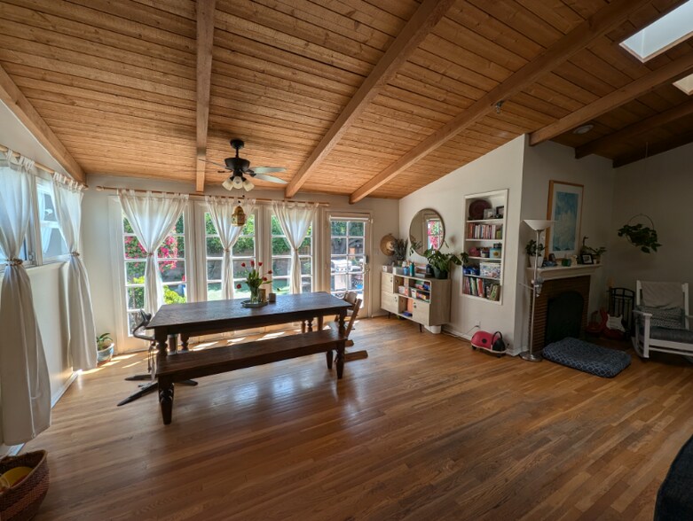 Primary Photo - 8120 Paso Robles Ave