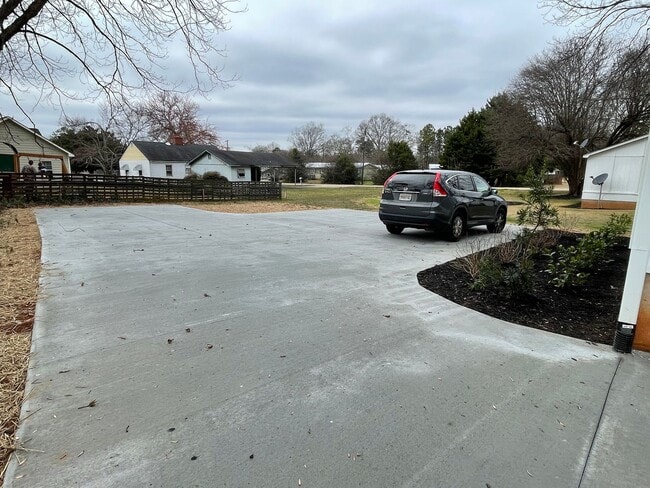 Building Photo - Newly Built Home minutes from Downtown Madison