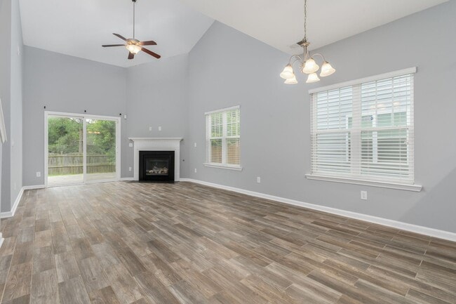 Building Photo - House in the desirable location of West Co...