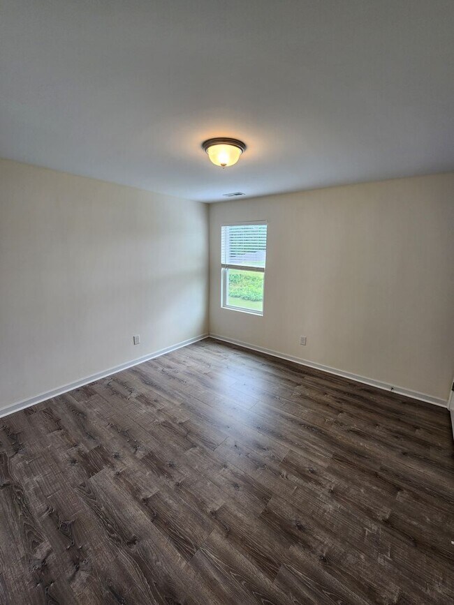 Building Photo - 1205 Willowcrest Rd