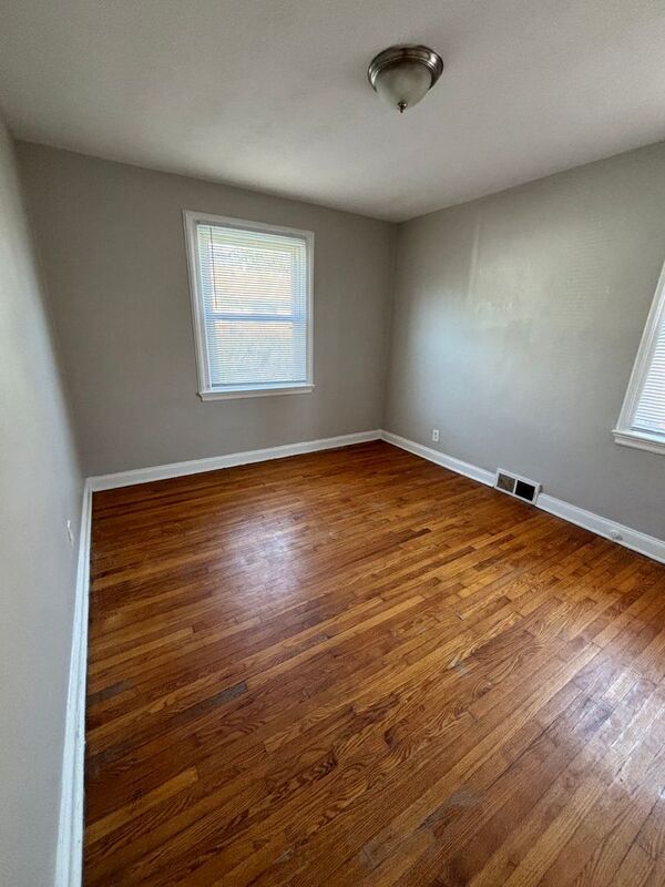 Building Photo - 6849 Roberts Ave