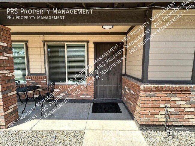 Building Photo - 551 S Lesueur-Unit 2