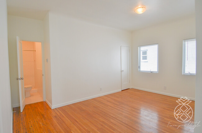 Building Photo - 424 N Ogden Dr