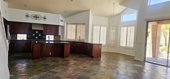 Building Photo - 9720 E Davenport Dr
