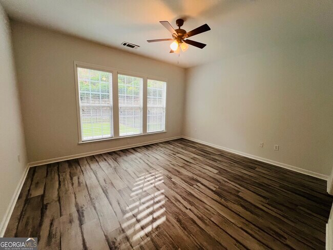 Building Photo - 164 Begonia Ct
