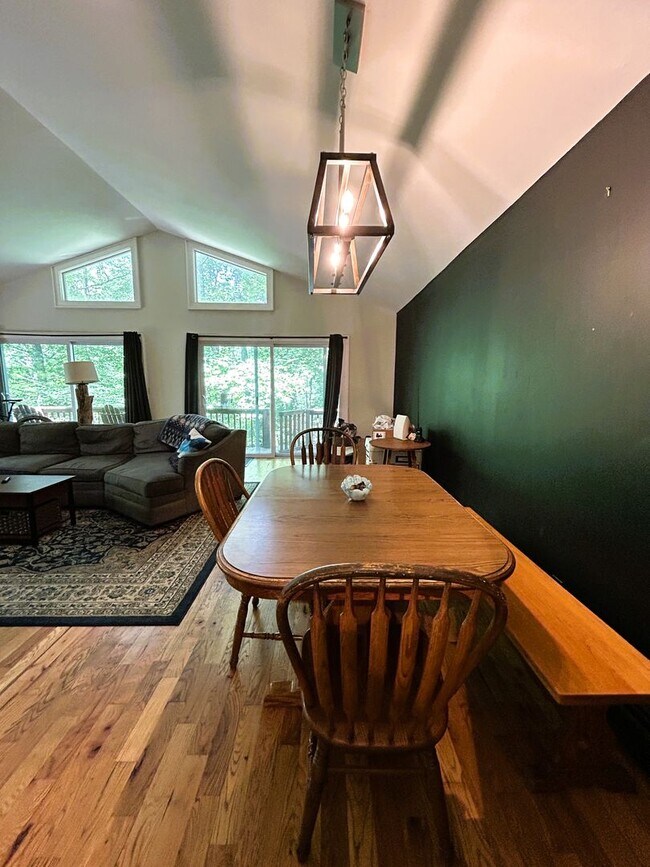Building Photo - Spacious 3BR/2BA Home Near Downtown Boone ...