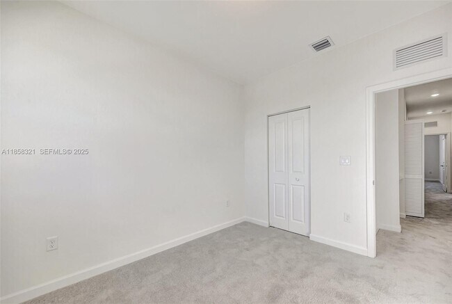 Building Photo - 2546 SE 29th St