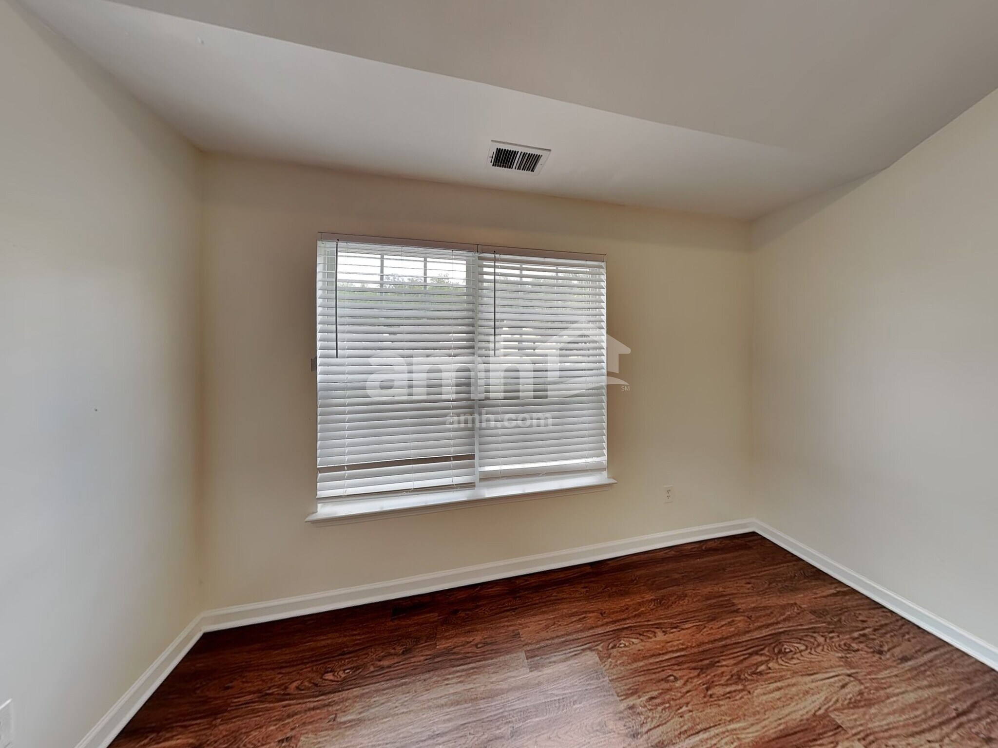 Building Photo - 2425 Valley Creek Dr
