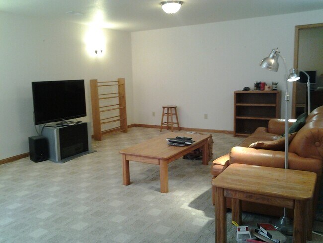 Building Photo - Wonderful Home Centrally Located
