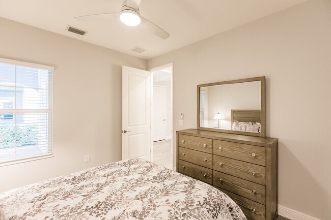 Building Photo - 11651 Solano Dr