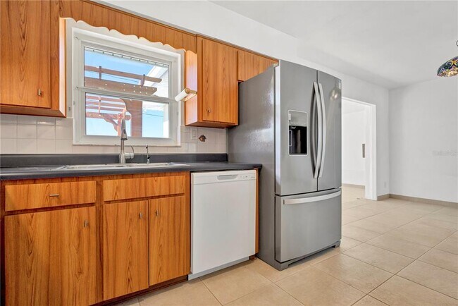 Building Photo - 2675 East Bay Isle Dr SE