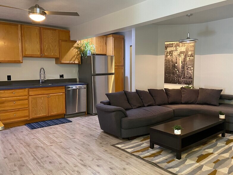 Building Photo - 1043 Sanborn Ave