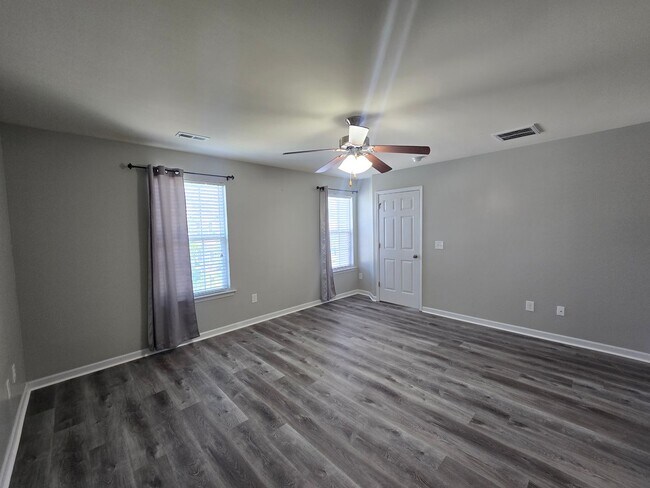 Building Photo - Charming 3BR + Bonus, 3BA Single-Family Ho...