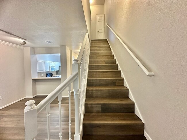 Building Photo - Stylish 2 bed, 2.5 Bath Condo in Magnolia Place | Private Garage | $1,550.00