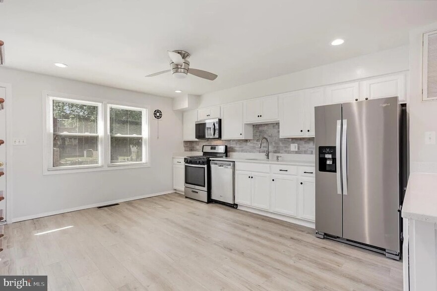 Building Photo - 8125 Mid Haven Rd