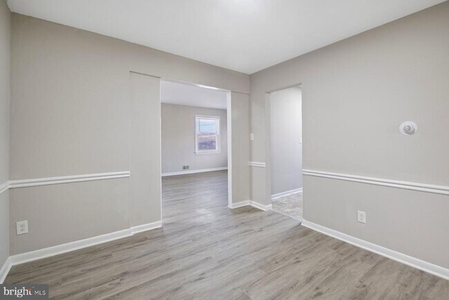 Building Photo - 883 Bellevue St SE