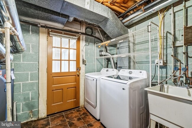 Building Photo - 18724 Bloomfield Rd