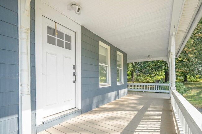 Building Photo - 884 Highland Ave