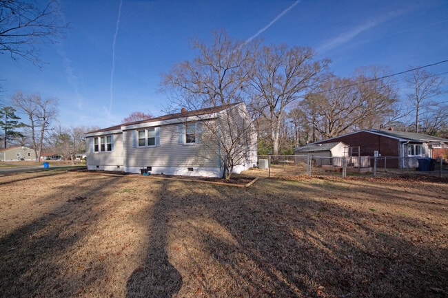 Building Photo - 314 Woodhaven Dr