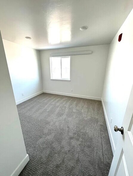 Building Photo - 5963 N Freedom Rd