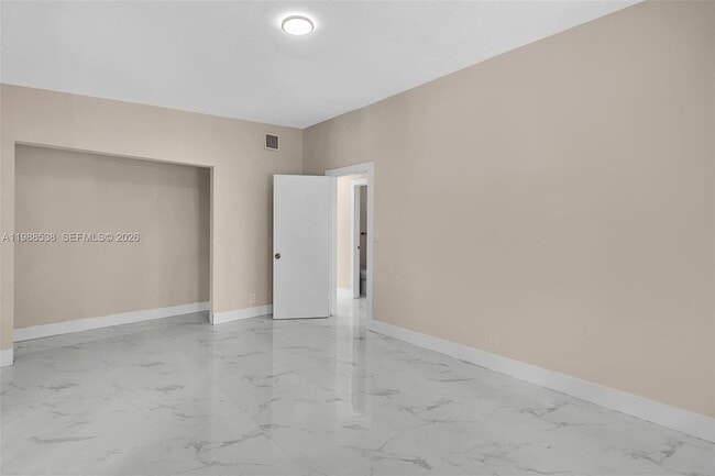 Building Photo - 1600 SW 9th St